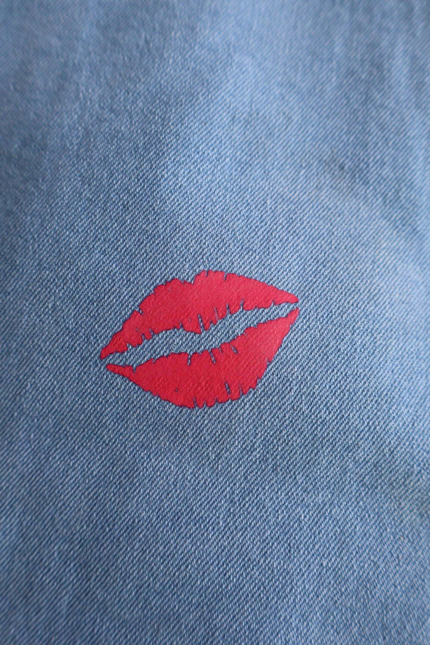 Trendy Kiss-Printed Denim Shorts