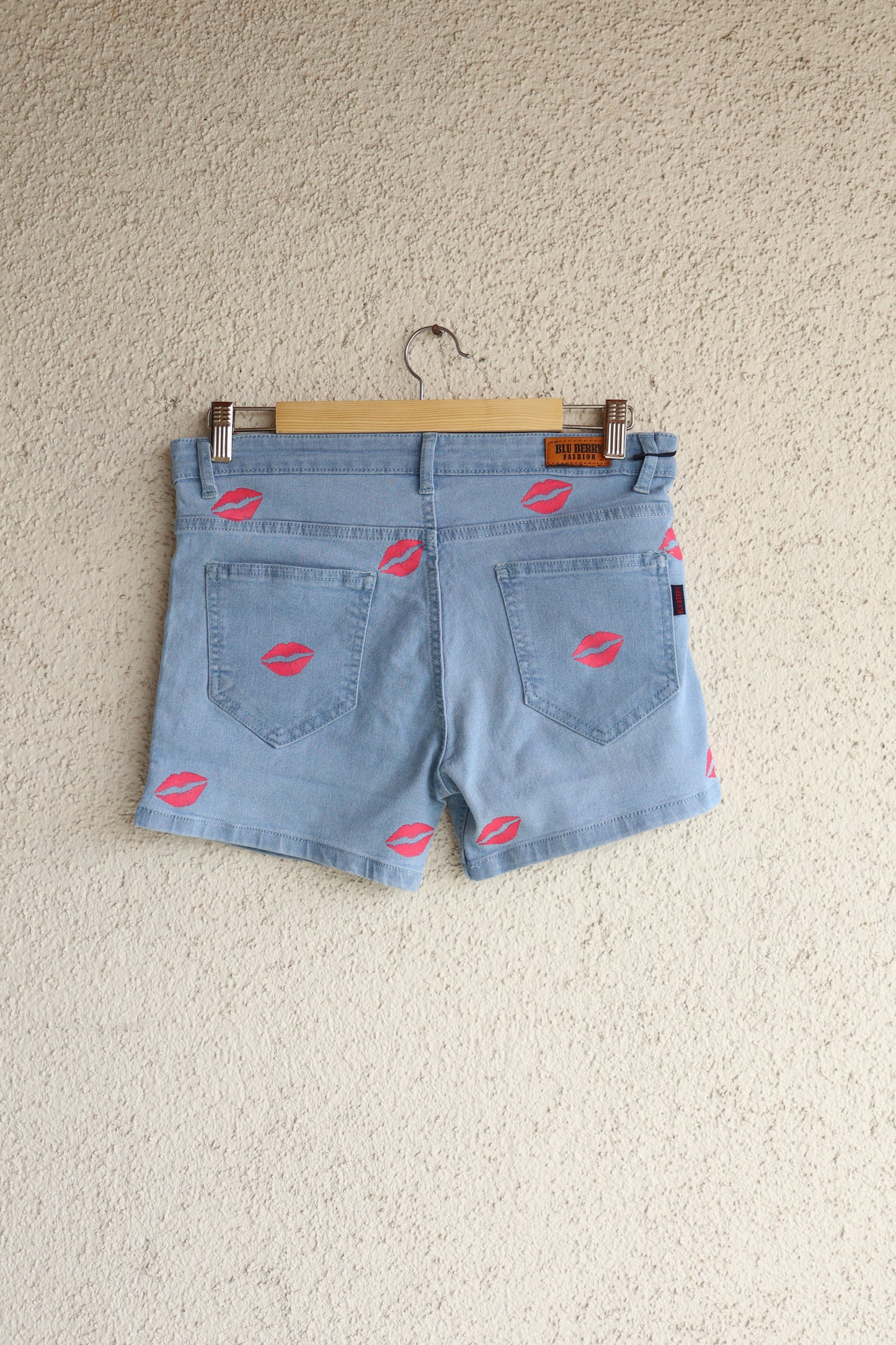 Trendy Kiss-Printed Denim Shorts