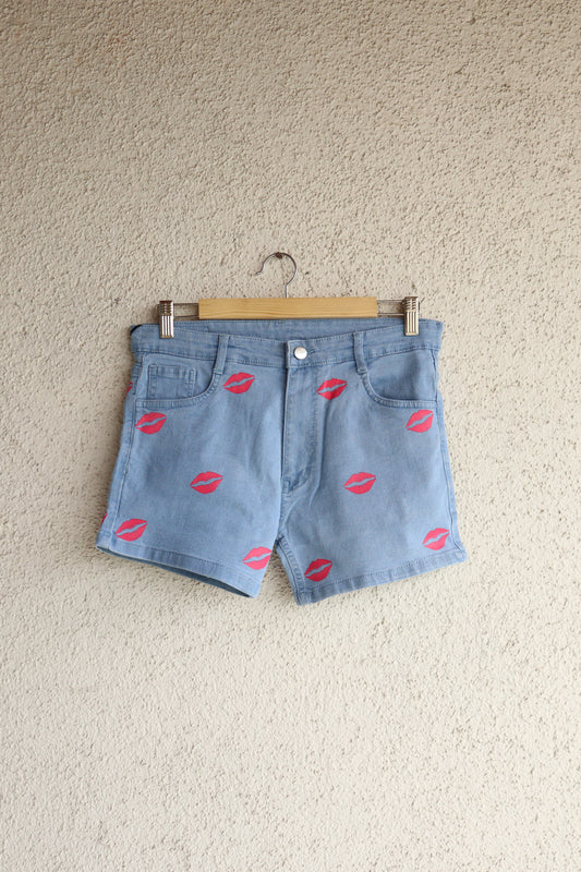 Trendy Kiss-Printed Denim Shorts